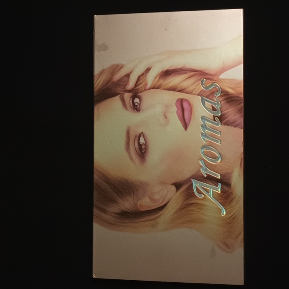 UCANBE eyeshadow palette